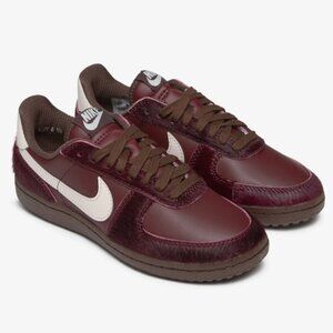 Nike Field General, Men 8.5/Women 10 ~ NEVER WORN! BRAND NEW!